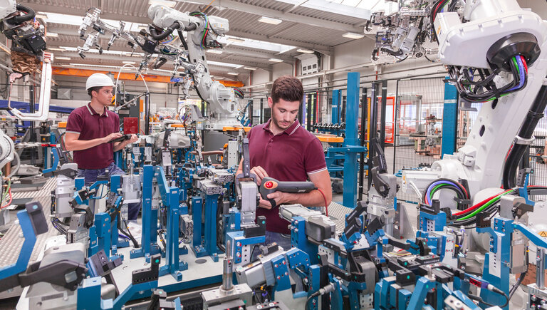 Automatisierte Fertigung mit Industrierobotern für Komponenten wie Lager, Kolbenringe, Ventile und Dichtungen – ideal für Mikrobewegungen, enge Toleranzen und als Hartchrom-Alternative in der Lebensmitteltechnik