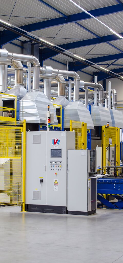 Produktionshalle RÜBIG Slowakei Prievizda mit einem der IVR-Öfen von RÜBIG