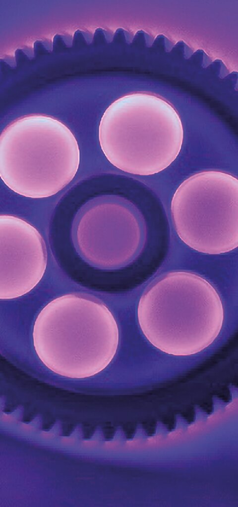 Plasma nitriding with plasma nitriding systems from RUBIG with purple plasma glow